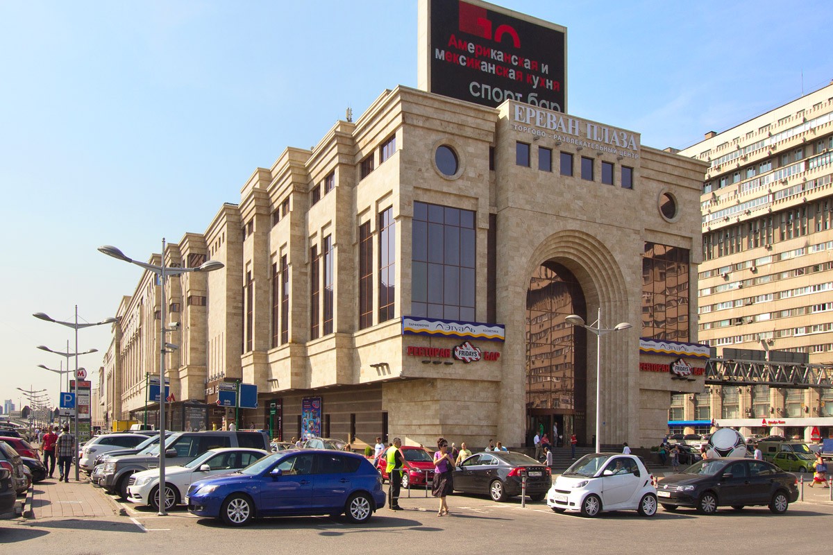 Парковка в Ереван Плаза 🚗 Большая Тульская 13, Москва